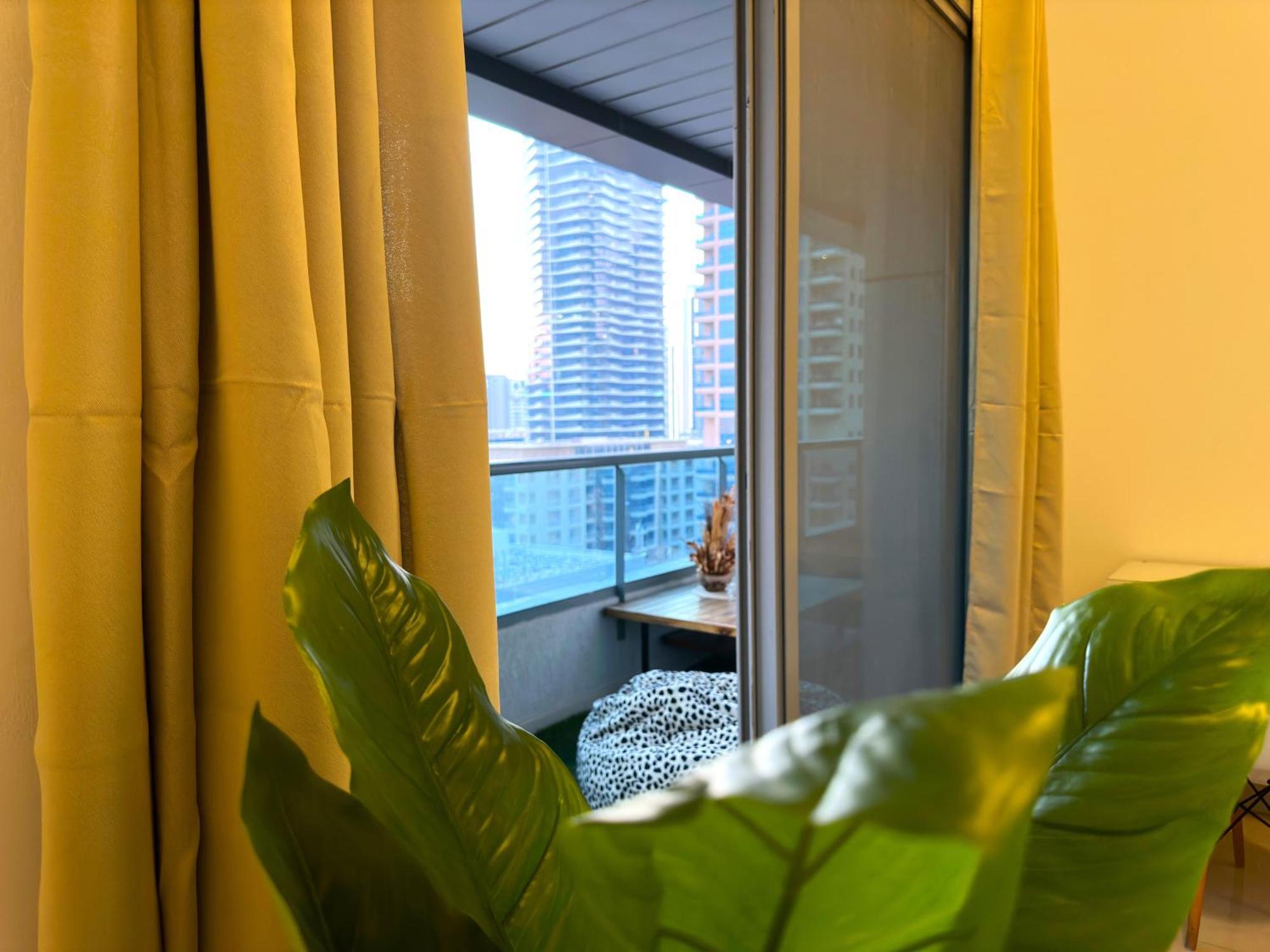 Luxury & Centric Flat With Balcony Views In Marina Daire Dubai Dış mekan fotoğraf